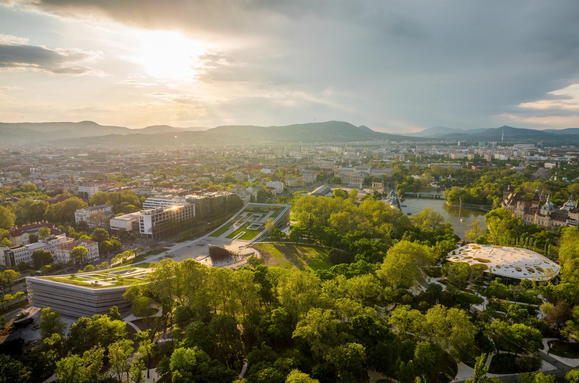 A Városliget és Budapest panorámája felülről, a Magyar Zene Házával (Fotó: Liget Budapest / Palkó György)